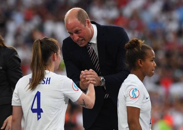 Mandatory Credit: Photo by Anna Gowthorpe Shutterstock (13055302dy) Prince William the Duke of Cambridge congratulates Keira Walsh of England at full time England v Germany, Womens UEFA European Championship, EM, Europameisterschaft Final, Football, Wembley Stadium, London, UK - 31 Jul 2022 England v Germany, Womens UEFA European Championship, Final, Football, Wembley Stadium, London, UK - 31 Jul 2022  Copyright: xAnnaxGowthorpe Shutterstockx 13055302dy
