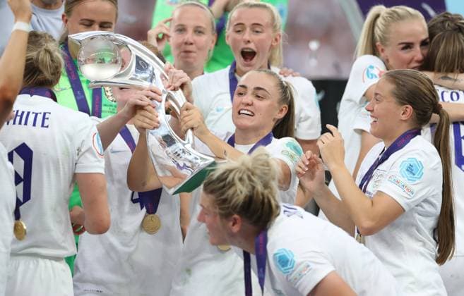 London, England, 31st July 2022. Georgia Stanway of England celebrates with team mates after the UEFA Women s European Championship, EM, Europameisterschaft 2022 match at Wembley Stadium, London. Picture credit should read: Paul Terry Sportimage EDITORIAL USE ONLY. No use with unauthorised audio, video, data, fixture lists, club league logos or live services. Online in-match use limited to 120 images, no video emulation. No use in betting, games or single club league player publications. SPI-1773-0309
