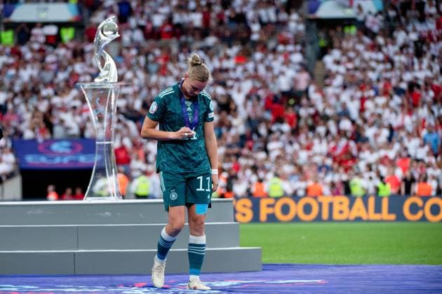 Alexandra Popp Germany 11 is disappointed with the defeat and passes the cup, GBR, England vs Germany, Football UEFA Womens EURO 2022, 31 07 2022, Final GBR, England vs Germany, Football UEFA Womens EURO 2022, 31 07 2022, Final London Copyright: xEibner Memmlerx EP_MMR