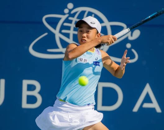 (220802) -- SAN JOSE, Aug. 2, 2022 -- Zhang Shuai of China hits a return during the women s singles round of 32 match against Madison Keys of the United States at the 2022 Mubadala Silicon Valley Classic in San Jose, California, the United States, Aug. 1, 2022. (Photo by Xinhua) (SP)U.S.-SAN JOSE-TENNIS WTA, Tennis Damen 500 ArthurxDong 