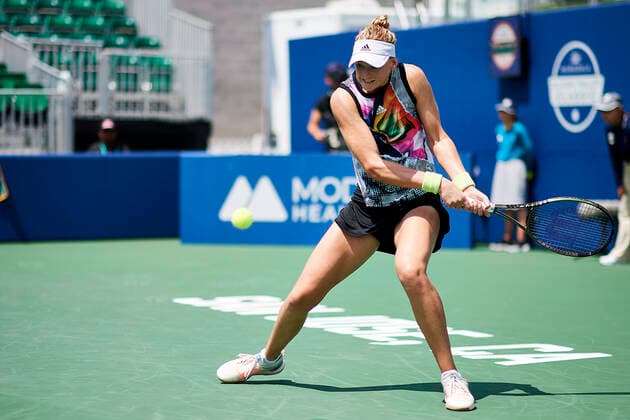 SAN JOSE, CA - AUGUST 01: Ashlyn Krueger of the United States plays during first-round action at the MUBADALA Silicon Valley Classic on Monday, August 1, 2022 at the San Jose State Tennis Center in San Jose, California. (Photo by Matt Cohen Icon Sportswire) TENNIS: AUG 01 Silicon Valley Classic Icon220801023