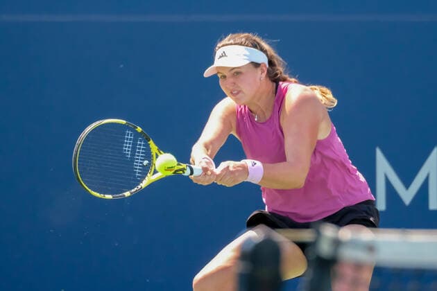 SAN JOSE, CA - AUGUST 02: Kayla Day (USA) squares up on the ball in the Mubadala Silicon Valley Classic on Tuesday, August 2, 2022 at the Tennis Complex at San Jose State University in San Jose, California. (Photo by Douglas Stringer Icon Sportswire) TENNIS: AUG 02 Silicon Valley Classic Icon220802002