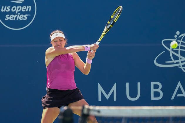 SAN JOSE, CA - AUGUST 02: Kayla Day (USA) follows through on a hit in the Mubadala Silicon Valley Classic on Tuesday, August 2, 2022 at the Tennis Complex at San Jose State University in San Jose, California. (Photo by Douglas Stringer Icon Sportswire) TENNIS: AUG 02 Silicon Valley Classic Icon220802029