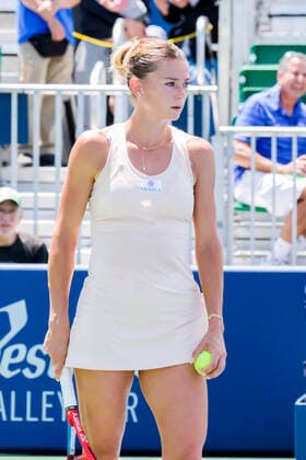 SAN JOSE, CA - AUGUST 02: Camila Giorgi (ITA) gets set for a serve to Veronika Kudermetova (RUS) in the Mubadala Silicon Valley Classic on Tuesday, August 2, 2022 at the Tennis Complex at San Jose State University in San Jose, California. (Photo by Douglas Stringer Icon Sportswire) TENNIS: AUG 02 Silicon Valley Classic Icon220802054