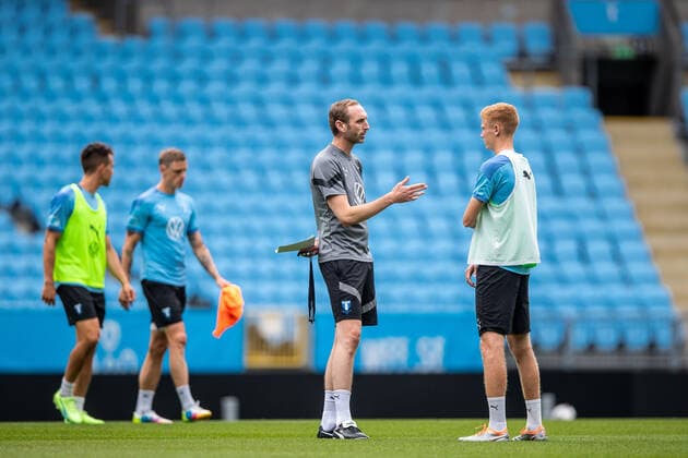 220803 Andreas Georgson, head coach and sport director and Hugo Larsson during a training session with Malmö FF on August 3, 2022 in Malmö Photo Mathilda Ahlberg BILDBYRAN COP 240 MA0284 football football soccer football uefa europa league training practice training malmö ff bbeng,  Copyright: MATHILDAxAHLBERG BB220803BB049