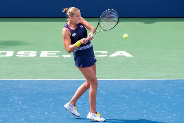 SAN JOSE, CA - AUGUST 02: Shelby Rogers (USA) backhand swings on a volley to Bianca Andreescu (CAN) in the Mubadala Silicon Valley Classic on Tuesday, August 2, 2022 at the Tennis Complex at San Jose State University in San Jose, California. (Photo by Douglas Stringer Icon Sportswire) TENNIS: AUG 02 Silicon Valley Classic Icon220802149