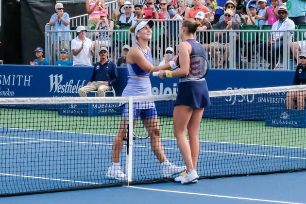 SAN JOSE, CA - AUGUST 02: Bianca Andreescu (CAN) congratulates Shelby Rogers (USA) on the match win in the Mubadala Silicon Valley Classic on Tuesday, August 2, 2022 at the Tennis Complex at San Jose State University in San Jose, California. (Photo by Douglas Stringer Icon Sportswire) TENNIS: AUG 02 Silicon Valley Classic Icon220802153
