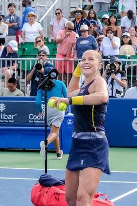 SAN JOSE, CA - AUGUST 02: Shelby Rogers (USA) tosses autographed tennis balls to fans after winning the match against Bianca Andreescu (CAN) in the Mubadala Silicon Valley Classic on Tuesday, August 2, 2022 at the Tennis Complex at San Jose State University in San Jose, California. (Photo by Douglas Stringer Icon Sportswire) TENNIS: AUG 02 Silicon Valley Classic Icon220802154