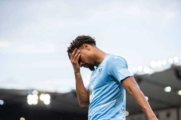 220804 Joseph Ceesay of Malmö FF looks dejected during the UEFA Europa League qualification match between Malmö FF and Diddeleng on August 4, 2022 in Malmö Photo Mathilda Ahlberg BILDBYRAN COP 240 MA0288 fotboll football soccer fotball uefa europa league kval qualifying round qualification malmö ff diddeleng bbeng dudelange depp,  Copyright: MATHILDAxAHLBERG BB220804BB170