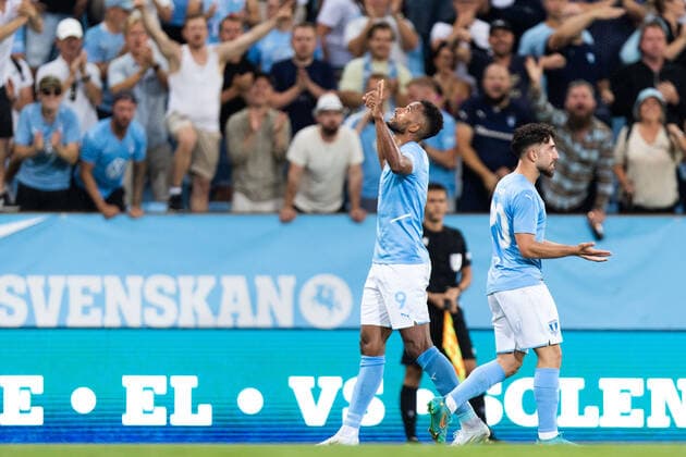 220804 Isaac Kiese Thelin of Malmö FF celebrates after 1 0 during the UEFA Europa League qualification match between Malmö FF and Diddeleng on August 4, 2022 in Malmö Photo Mathilda Ahlberg BILDBYRAN COP 240 MA0288 football football soccer fotball uefa europa league qualifying round qualification malmö ff diddeleng bbeng dudelange jubilation,  Copyright: MATHILDAxAHLBERG BB220804BB231