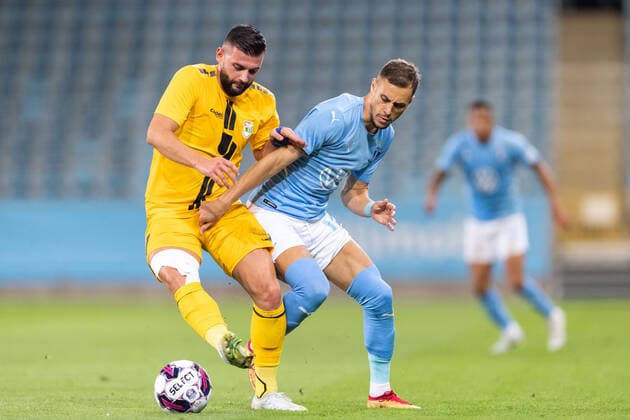 220804 Eliot Gashi of Diddeleng and Veljko Birmancevic of Malmö FF during the UEFA Europa League qualification match between Malmö FF and Diddeleng on August 4, 2022 in Malmö Photo Mathilda Ahlberg BILDBYRAN COP 240 MA0288 fotbol football soccer fotball uefa europa league qualifying round qualification malmö ff diddeleng bbeng dudelange,  Copyright: MATHILDAxAHLBERG BB220804BB241