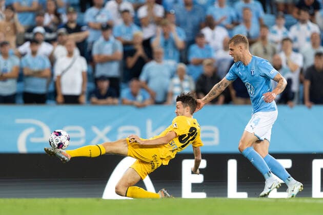 220804 Chris Stumpf of Diddeleng and Felix Beijmo of Malmö FF during the UEFA Europa League qualification match between Malmö FF and Diddeleng on August 4, 2022 in Malmö Photo Mathilda Ahlberg BILDBYRAN COP 240 MA0288 fotboll football soccer fotball uefa europa league kval qualifying round qualification malmö ff diddeleng bbeng dudelange,  Copyright: MATHILDAxAHLBERG BB220804BB242
