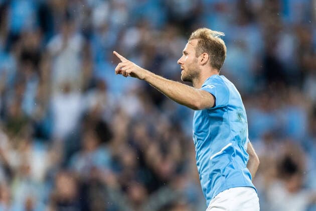 220804 Ola Toivonen of Malmö FF celebrates after 2 0 during the UEFA Europa League qualification match between Malmö FF and Diddeleng on August 4, 2022 in Malmö Photo Mathilda Ahlberg BILDBYRAN COP 240 MA0288 football football soccer fotball uefa europa league qualifying round qualification malmö ff diddeleng bbeng dudelange cheers,  Copyright: MATHILDAxAHLBERG BB220804BB247