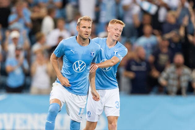 220804 Ola Toivonen of Malmö FF celebrates after 2 0 during the UEFA Europa League qualification match between Malmö FF and Diddeleng on August 4, 2022 in Malmö Photo Mathilda Ahlberg BILDBYRAN COP 240 MA0288 football football soccer fotball uefa europa league qualifying round qualification malmö ff diddeleng bbeng dudelange cheers,  Copyright: MATHILDAxAHLBERG BB220804BB248