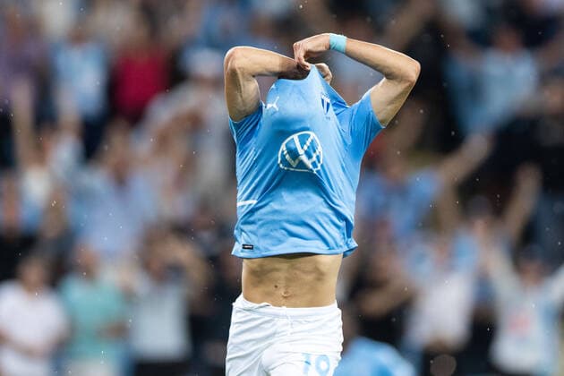 220804 Veljko Birmancevic of Malmö FF celebrates after 3 0 during the UEFA Europa League qualification match between Malmö FF and Diddeleng on August 4, 2022 in Malmö Photo Mathilda Ahlberg BILDBYRAN COP 240 MA0288 fotboll football soccer fotball uefa europa league kval qualifying round qualification malmö ff diddeleng bbeng dudelange jubel,  Copyright: MATHILDAxAHLBERG BB220804BB262