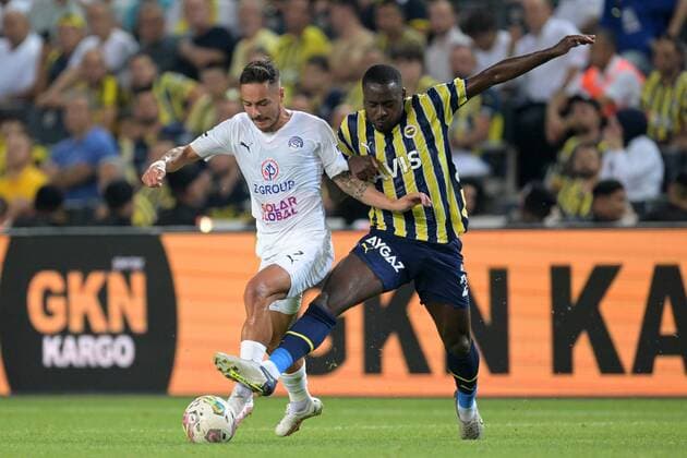 ISTANBUL lr Daniel Holzer of 1 FC Slovacko, Bright Osayi Samuel of Fenerbahce SK during the UEFA Europa League Third Qualifying Round match between Fenerbahce SK and 1 FC Slovacko at Fenerbahce Sukru Saracoglu Stadium on August 4, 2022 in Istanbul, Turkey ANP Dutch Height UEFA Europa League, Third Qualifying Round, First Leg 2022 2023 xVIxANPxSportx xGerritxvanxKeulenxIVx 452685280 originalFilename: 452685280.jpg