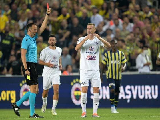 ISTANBUL Stanislav Hofman of 1 FC Slovacko gets a red card during the UEFA Europa League third qualifying round match between Fenerbahce SK and 1 FC Slovacko at Fenerbahce Sukru Saracoglu Stadium on August 4, 2022 in Istanbul, Turkey ANP Dutch Height UEFA Europa League, Third Qualifying Round, First Leg 2022 2023 xVIxANPxSportx xGerritxvanxKeulenxIVx 452685474 originalFilename: 452685474.jpg