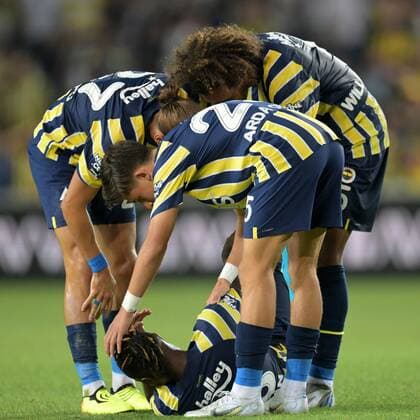 ISTANBUL Fenerbahce celebrate the goal of Lincoln Henrique of Fenerbahce SK during the UEFA Europa League third qualifying round match between Fenerbahce SK and 1 FC Slovacko at Fenerbahce Sukru Saracoglu Stadium on August 4, 2022 in Istanbul, Turkey ANP Dutch Height UEFA Europa League, Third Qualifying Round, First Leg 2022 2023 xVIxANPxSportx xGerritxvanxKeulenxIVx 452685797 originalFilename: 452685797.jpg