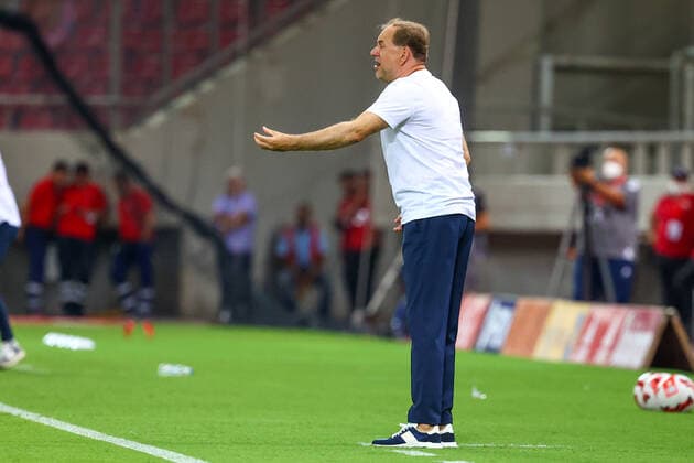 Olympiacos F.C. v Slovan Bratislava UEFA Europa League Vladimir Weiss Manager of Slovan Bratislava during the UEFA Europa League Third Qualifying Round First Leg match at Karaiskakis Stadium, Piraeus Content Not Available For UK Newspapers Copyright: xYannisxHalasx FIL-17174-0015 UK Newspapers OUT