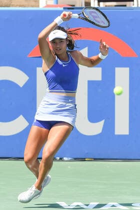 August 4, 2022, Washington, D.C, U.S: EMMA RADUCANU hits a forehand during her match against Camila Osorio at the Rock Creek Tennis Center. Washington U.S. - ZUMAg196 20220804_zap_g196_005 Copyright: xKylexGustafsonx