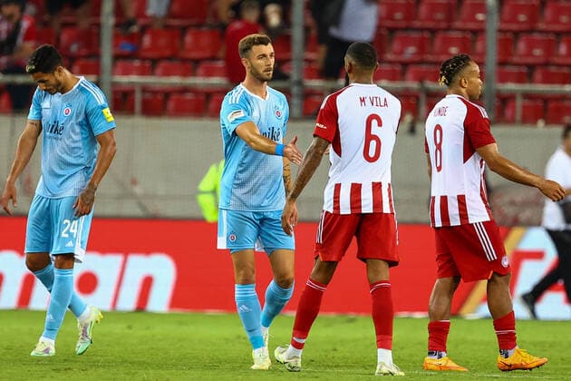 Olympiacos F.C. v Slovan Bratislava UEFA Europa League Olympiacos F.C. and Slovan Bratislava players shake hands at the end of the UEFA Europa League Third Qualifying Round First Leg match at Karaiskakis Stadium, Piraeus Content Not Available For UK Newspapers Copyright: xYannisxHalasx FIL-17174-0047 UK Newspapers OUT