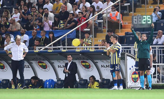 Coach Jorge Jesus and Arda Guler of Fenerbahce SK during the UEFA Europa League Third Qualifying Round first Leg match between Fenerbahce SK and FC Slovacko at Ulker Stadium in Istanbul Turkey on August 04 , 2022. ( Photo by Seskimphoto ) 