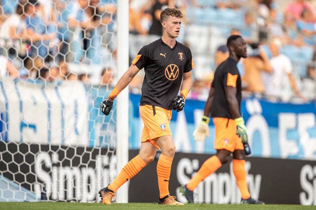 220804 Goalkeeper Viktor Andersson of Malmö FF ahead of the UEFA Europa League qualification match between Malmö FF and Diddeleng on August 4, 2022 in Malmö Photo Mathilda Ahlberg BILDBYRAN COP 240 MA0288 football football soccer fotball uefa europa league kval qualifying round qualification malmö ff diddeleng bbeng dudelange,  Copyright: MATHILDAxAHLBERG BB220804BB684