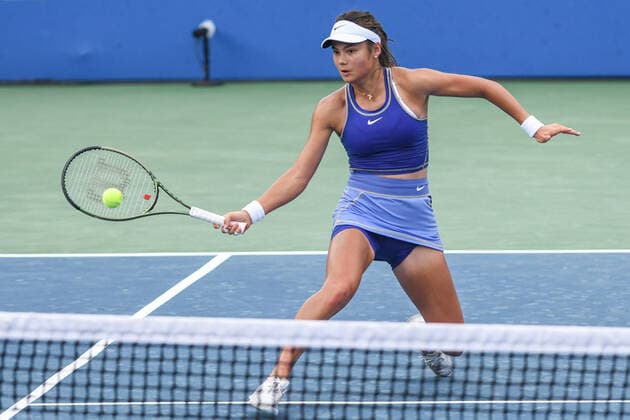 Sport Bilder des Tages August 4, 2022, Washington, D.C, U.S: EMMA RADUCANU hits a volley during her match against Camila Osorio at the Rock Creek Tennis Center. Washington U.S. - ZUMAg196 20220804_zap_g196_014 Copyright: xKylexGustafsonx