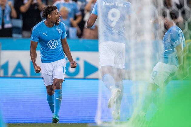 220804 Joseph Ceesay of Malmö FF celebrates during the UEFA Europa League qualification match between Malmö FF and Diddeleng on August 4, 2022 in Malmö Photo Mathilda Ahlberg BILDBYRAN COP 240 MA0288 fotbol football soccer fotball uefa europa league kval qualifying round qualification malmö ff diddeleng bbeng dudelange jubel,  Copyright: MATHILDAxAHLBERG BB220804BB711