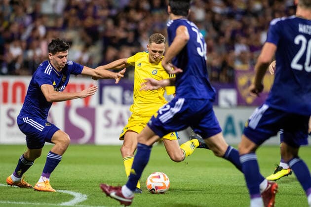 August 4, 2022, Maribor, Slovenia: Santeri Hostikka (L2) of HJK Helsinki seen in action during the UEFA Europa League third qualifying round, first leg match at the Stadion Ljudski vrt in Maribor..Final score: NK Maribor 0:2 HJK Helsinki Maribor Slovenia - ZUMAs197 20220804_zaa_s197_121 Copyright: xMilosxVujinovicx