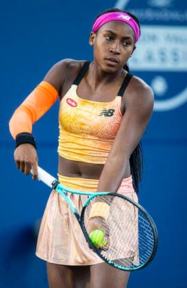 August 04, 2022 San Jose, CA USA : Coco Gauff ready to serve the ball during the Mubadala Silicon Valley Classic Second Round Evening Session between Naomi Osaka (JPN) vs Coco Gauff (USA). Coco won the match at San Jose State University San Jose Calif. CSM San Jose USA - ZUMAc04_ 20220805_zaf_c04_019 Copyright: xThurmanxJamesx