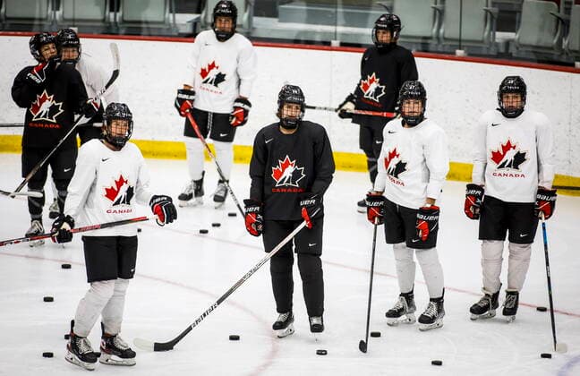 Eishockey, Training Nationalteam Kanada August 4, 2022, Calgary, AB, CANADA: Members of Hockey Canada s National WomenöÄÃ s Program attend selection camp in Calgary, Alta., Thursday, Aug. 4, 2022. Canada News - August 4, 2022 - ZUMAc35_ 20220804_zaf_c35_073 Copyright: xJeffxMcintoshx