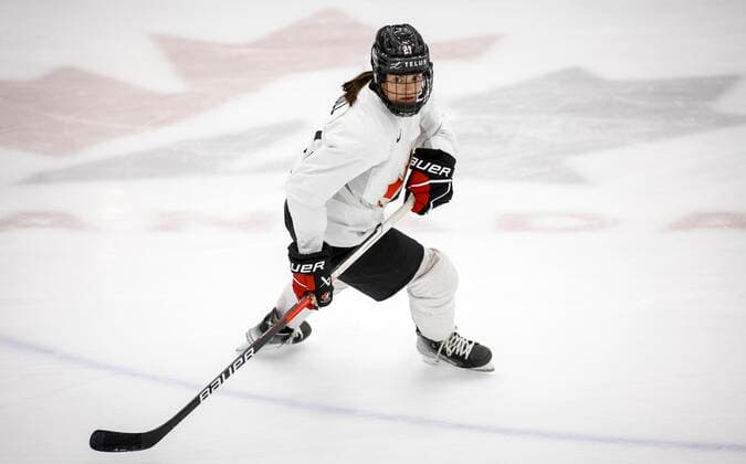 Eishockey, Training Nationalteam Kanada August 4, 2022, Calgary, AB, CANADA: Blayre Turnbull skates at Hockey Canada s National WomenöÄÃ s Program selection camp in Calgary, Alta., Thursday, Aug. 4, 2022. Canada News - August 4, 2022 - ZUMAc35_ 20220804_zaf_c35_080 Copyright: xJeffxMcintoshx