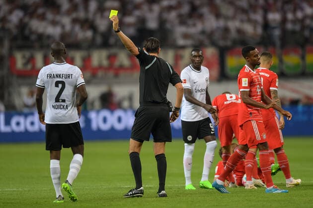 Soccer, 1 Bundesliga, 20220805, SG Eintracht Frankfurt FC Bayern München In picture Evan NDICKA SG Eintracht Frankfurt, 2 sees yellow card Referee Deniz AYTEKIN Frankfurt Deutsche Bank Park Hesse Germany Copyright: Passion2Press MarkusxFischerx