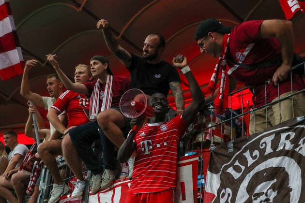 xMHx Football 1 Bundesliga 01 Matchday Eintracht Frankfurt FC Bayern Munich on 05 08 2022 at Deutsche Bank Park in Frankfurt Sadio Mane Muenchen 17 celebrates victory with the megaphone and Bayern fans MH