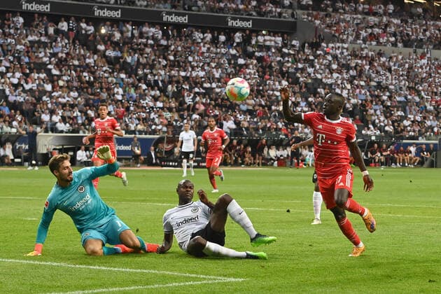 Goal chance Sadio MANE Bayern Muenchen , action,duel against Evan N DICKA NDICKA Eintracht Frankfurt and goalkeeper Kevin TRAPP Eintracht Frankfurt ,penalty area scene football 1 Bundesliga season 2022 2023, 1 matchday, Spieltag01, Eintracht Frankfurt FC Bayern Muenchen 1 6 on 05 08 2022, DEUTSCHE BANK PARK Frankfurt