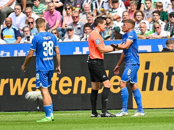 Ermahnung von Schiedsrichter Daniel Siebert an Grischa Proemel (TSG 1899 Hoffenheim, 06) nach einem wiederholten Foulspiel. Borussia Moenchengladbach vs. TSG 1899 Hoffenheim, Fussball, Bundesliga, 1. Spieltag, Saison 2022 2023, 06.08.2022 DFB DFL Regulations prohibit any use of Photographs as image sequences and or quasi-video Borussia Moenchengladbach vs. TSG 1899 Hoffenheim, Fussball, Bundesliga, 1. Spieltag, Saison 2022 2023, 06.08.2022 Moenchengladbach *** Admonition from referee Daniel Siebert to Grischa Proemel TSG 1899 Hoffenheim, 06 after a repeated foul play Borussia Moenchengladbach vs TSG 1899 Hoffenheim, Football, Bundesliga, 1 Matchday, Season 2022 2023, 06 08 2022 DFB DFL Regulations prohibit any use of Photographs as image sequences and or quasi video Borussia Moenchengladbach vs TSG 1899 Hoffenheim, Football, Bundesliga, 1 Matchday, Season 2022 2023, 06 08 2022 Moenchengladbach Copyright: xEibner-Pressefotox EP_EER