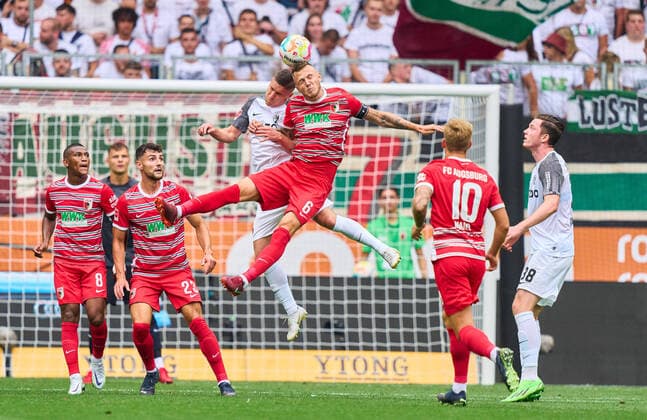 Bilder des Jahres 2022, Sport 08 August Sport Themen der Woche KW31 Sport Bilder des Tages Roland SALLAI, FRG 22 compete for the ball, tackling, duel, header, zweikampf, action, fight against Jeffrey GOUWELEEUW, FCA 6 in the match FC AUGSBURG - SC FREIBURG 1.German Football League on Aug 06, 2022 in Augsburg, Germany. Season 2022 2023, matchday 1, 1.Bundesliga, FCB, Munich, 1.Spieltag