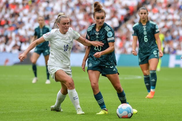 England s Georgia Stanway (10) and Germany s Lina Magull (20) pictured during a female soccer game between the national teams of England and Germany , The final of the Womens Euro in England 2022, on Saturday 31 July 2022 in Wembley National Stadium , England . PHOTO SPORTPIX JILL DELSAUX London Wembley National Stadium ENGLAND  Copyright: xSportpixx xJillxDelsauxxJillxDelsauxx