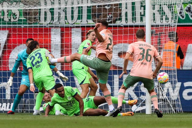 Nicolai Rapp Werder Bremen,23 vs Jonas Wind VfL Wolfsburg,23 ,Maximilian Arnold VfL Wolfsburg,27 ,Maxence Lacroix VfL Wolfsburg,4 ,Sebastiaan Bornauw VfL Wolfsburg,3 1 Football Bundesliga Season 2022 2023 VfL Wolfsburg vs Werder Bremen at the Volkswagen Arena in Wolfsburg Action,Football,Germany,Man,Men,06 08 2022