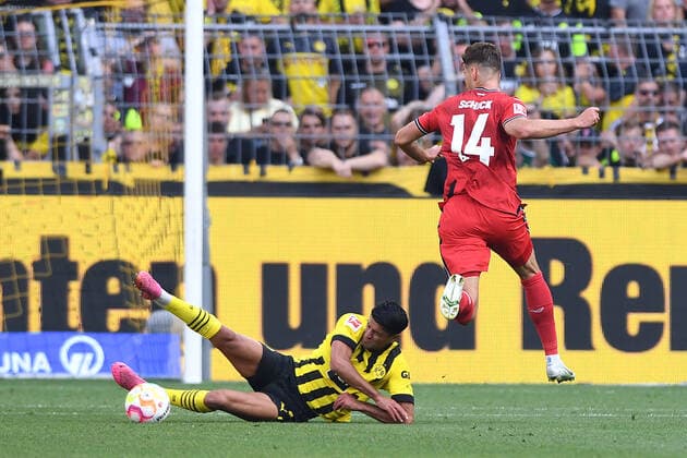 Soccer 1 Bundesliga 1 Matchday Borussia Dortmund Bayer 04 Leverkusen on 06 08 2022 at Signal Iduna Park in Dortmund Mahmoud Dahoud Dortmund , left Patrik Schick Leverkusen , right DFL regulations prohibit any use of photographs as image sequences and or quasi video xHDx