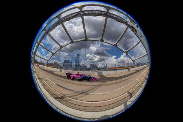 August 6, 2022, Nashville, TN, United States of America: ALEXANDER ROSSI (27) of Nevada City, California travels through the turns during a practice for the Big Machine Music City Grand Prix on the Streets Of Nashville in Nashville TN. Nashville United States of America - ZUMAa161 20220806_zaa_a161_052 Copyright: xWalterxG.xArcexSr.x