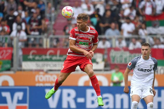 Florian NIEDERLECHNER FC Augsburg ,header,action,single action,single picture,crop,full body shot,whole figure Football 1 Bundesliga Season 2022 2023, 1 Matchday, Matchday01, FC Augsburg SC Freiburg 0 4 on 06 08 2022, WWK ARENA Augsburg