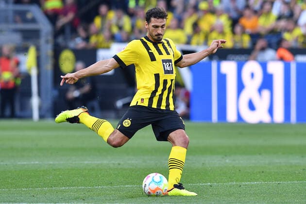 Soccer 1 Bundesliga 1 Matchday Borussia Dortmund Bayer 04 Leverkusen on 06 08 2022 at Signal Iduna Park in Dortmund Mats Hummels Dortmund DFL regulations prohibit any use of photographs as image sequences and or quasi video xRx
