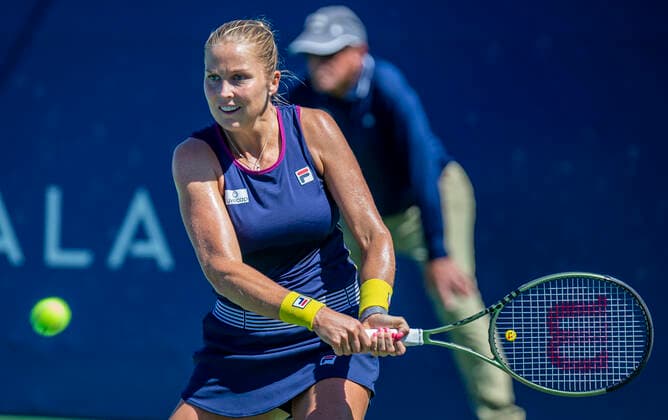 August 06, 2022 San Jose, CA USA Shelby Rogers returns the ball during the Mubadala Silicon Valley Classic Semifinals Day Session between Shelby Rogers (USA) vs Veronika Kudermetova (RUS) at San Jose State University San Jose Calif. CSM San Jose USA - ZUMAc04_ 20220807_zaf_c04_020 Copyright: xThurmanxJamesx