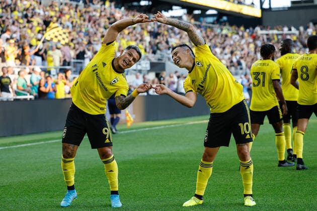 Sport Themen der Woche KW31 Sport Bilder des Tages COLUMBUS, OH - AUGUST 06: Columbus Crew forward Cucho (9) and midfielder Lucas Zelarayan (10) celebrate a first half goal in a match between the Columbus Crew and New York City FC on August 6, 2022, at Lower.com Field in Columbus, Ohio. (Photo by Graham Stokes Icon Sportswire) SOCCER: AUG 06 MLS, Fussball Herren, USA - NYCFC at Columbus Crew Icon220806016