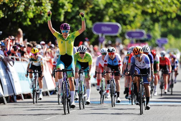 Bilder des Jahres 2022, Sport 08 August Sport Themen der Woche KW31 Sport Bilder des Tages Sport Bilder des Tages COM22 CYCLING ROAD RACE, Georgia Baker of Australia celebrates after winning Gold in the Women s Road Race during Day 10 of the XXII Commonwealth Games at Warwick Road Race in Birmingham, England, Sunday, August 7, 2022. ( NO ARCHIVING, EDITORIAL USE ONLY, NO USE IN BOOKS WITHOUT CONSENT BIRMINGHAM UNITED KINGDOM  Copyright: xALEXxWHITEHEADx 20220807001687552350