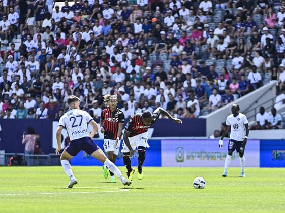 Thijs Dallinga (tfc) vs Pablo Rosario (ogc) FOOTBALL : Toulouse vs Nice - 1ere Journee du Championnat de Ligue1 UBEREATS - Toulouse - 07 08 2022 ThierryBreton Panoramic 