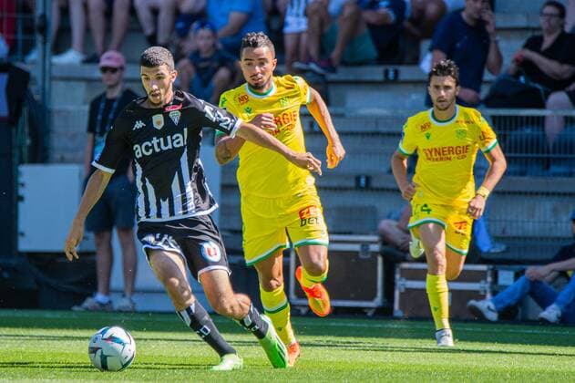 Waniss TaÃ¯bi (ANGERS SCO) Fabio (FC NANTES) FOOTBALL : Angers SCO vs FC Nantes - Ligue 1 - JournÃ e 1- 07 08 2022 BaptisteAutissier Panoramic 