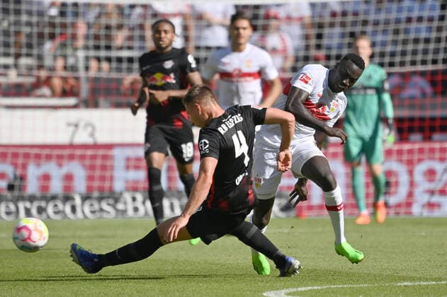 Silas Wamangituka (Katompa Mvumpa,VFB Stuttgart), Aktion,Zweikampf gegen Willi ORBAN (L), Fussball 1. Bundesliga Saison 2022 2023, 1.Spieltag, Spieltag01, VFB Stuttgart-RB Leipzig 1-1 am 07.08.2022, Mercedes Benz Arena Stuttgart *** Silas Wamangituka Katompa Mvumpa,VFB Stuttgart , action,duel against Willi ORBAN L , Football 1 Bundesliga season 2022 2023, 1 matchday, matchday01, VFB Stuttgart RB Leipzig 1 1 on 07 08 2022, Mercedes Benz Arena Stuttgart
